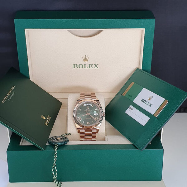 DayDate40RoseGold228235OliveDial5 DayDate 40 Olive Rose Gold Pour Homme
