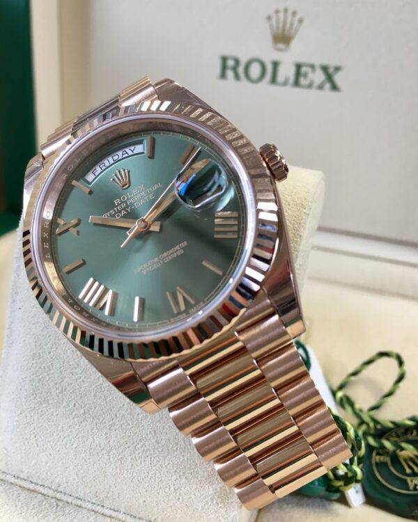 DayDate40RoseGold228235OliveDial8 DayDate 40 Olive Rose Gold Pour Homme
