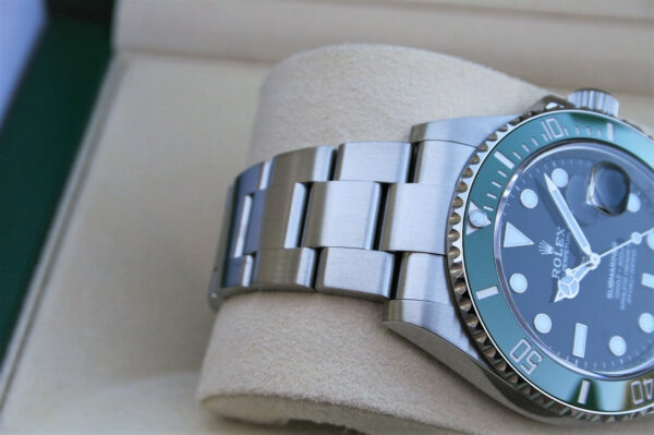 SUBMARINER LUNETTE VERTE MODÈLE Starbucks